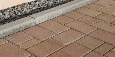 Obrubník chodníkový CS-BETON T šedý– 100 × 250 × 1000 mm